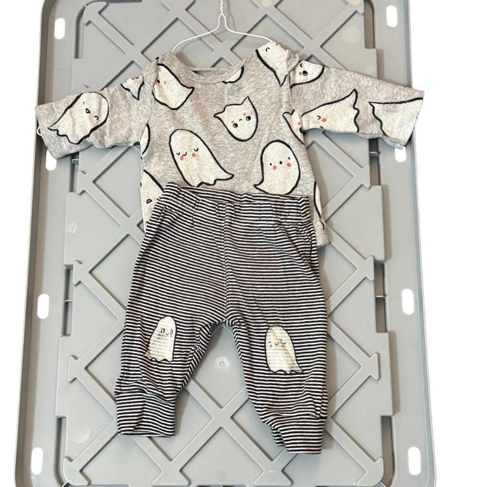 Carter's Gray Halloween 👻 Ghost 👻 Print Baby Set‎
